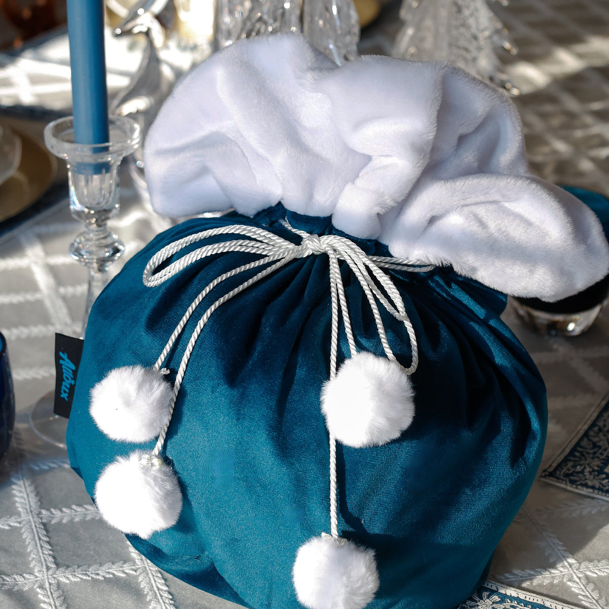 Attoux Classic in Teal velvet — Medium